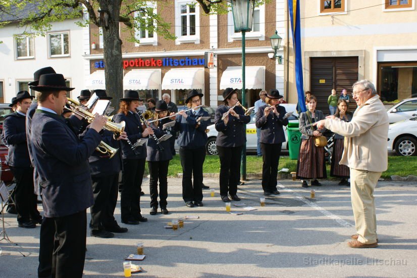 2011_04_29 Maibaumaufstellen in Litschau (4)